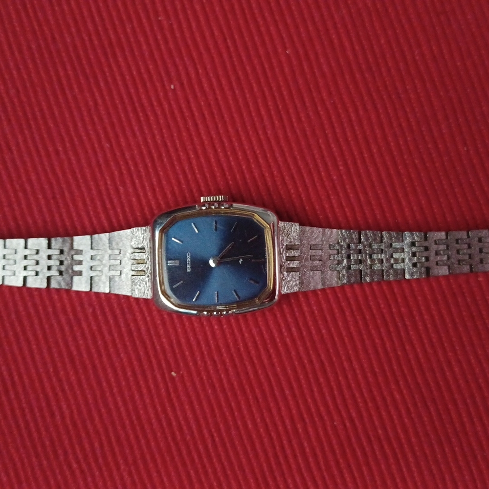 SEIKO women's silver watch in very good condition